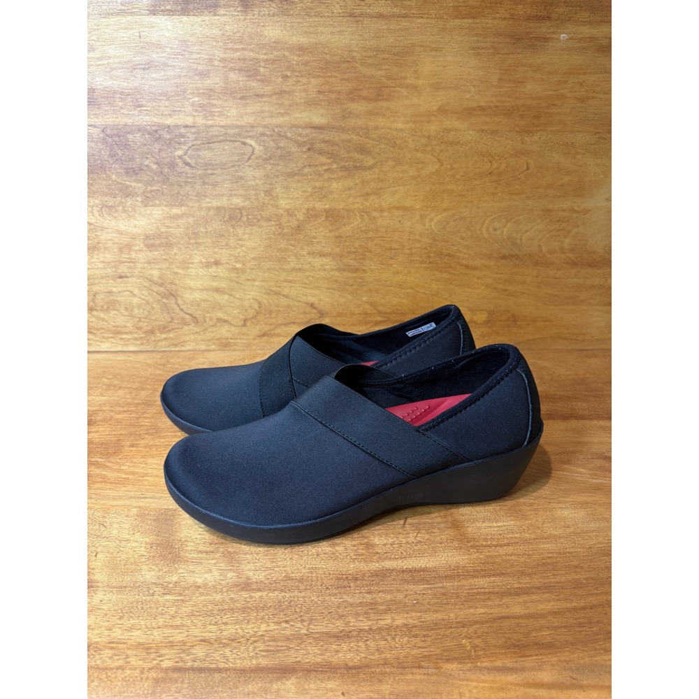 Crocs Leigh II Wedge Pumps Black Stretch Fabric Slip On Shoes Womens 10 comfort